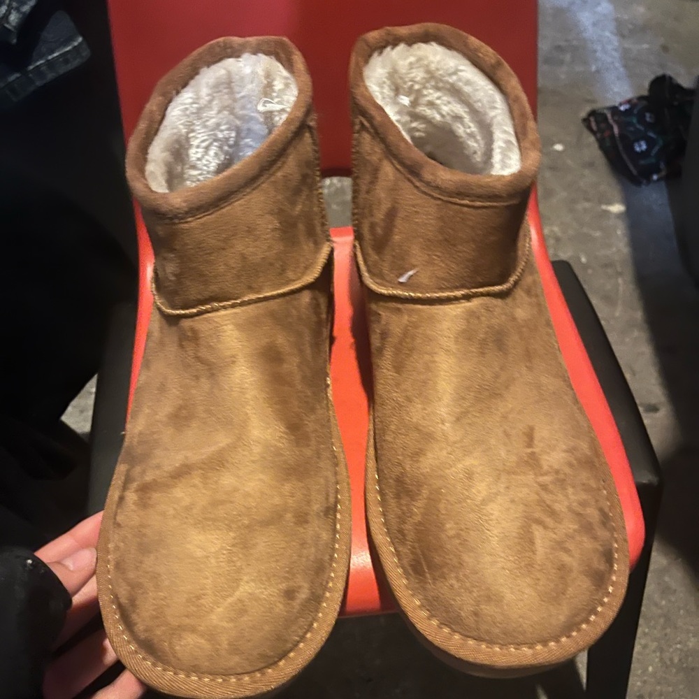 UGG Low Boots